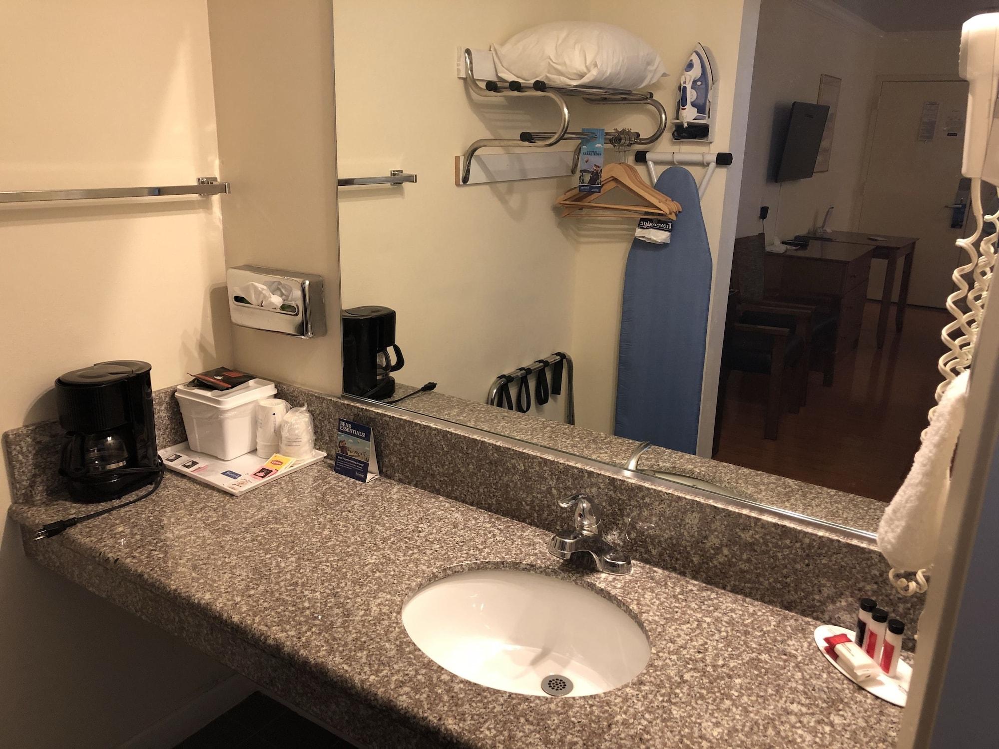 Motel Travelodge By Wyndham 2*